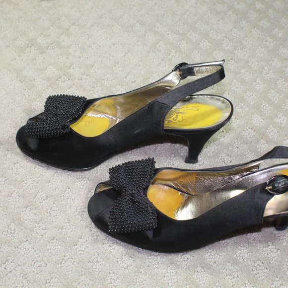 Salvatore Ferragamo Size 7.5 Black Fabric with Beaded Bow Heels - Picture 3 of 7